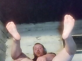 Русский мент любил бухать прямо на рабочем месте.Поэтому в наказание его трахнули в задницу бутылкой водки))